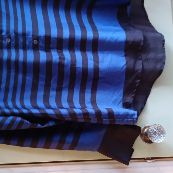 Women's Kenar S blk royal blue faux silk triple button cuff dbl pocket blouse - Picture 5 of 7